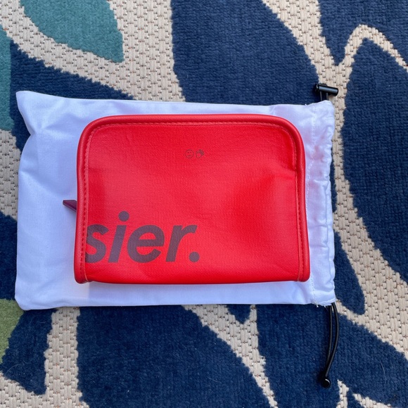 Glossier Atlanta mini beauty bag! Brand new! - Picture 2 of 7